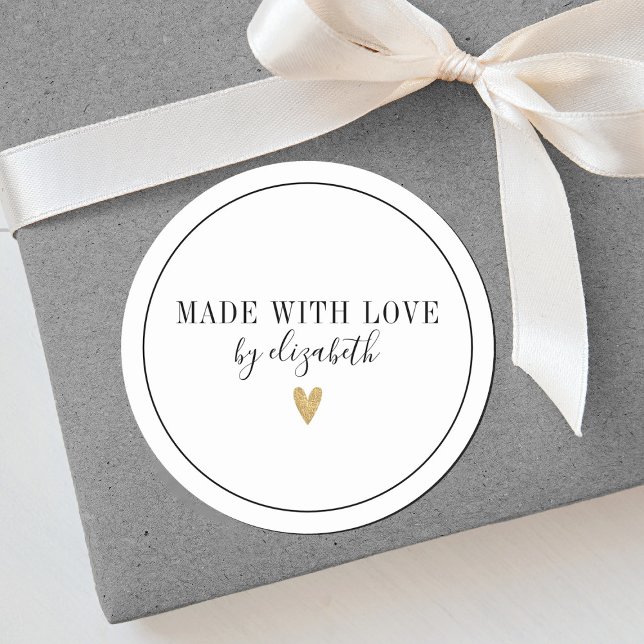 Simple Élégant Fabriqué Avec Étiquette D'Amour (An elegant black and white made with love sticker with a gold heart)