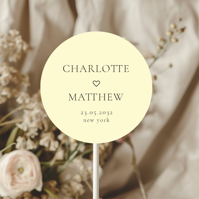 Simple, minimal, mariage cardiaque Sticker rond (Simpel, minimal, yellow, heart wedding Round Sticker.)