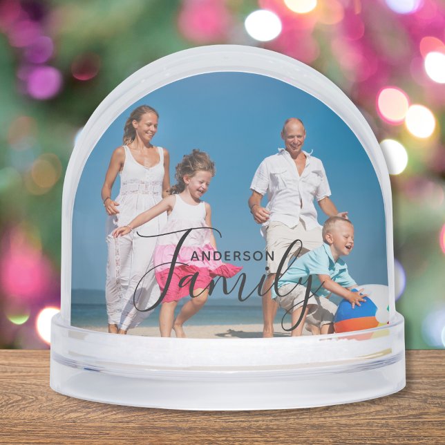 Simple Modern Photo Template Custom Family Name (Créateur téléchargé)