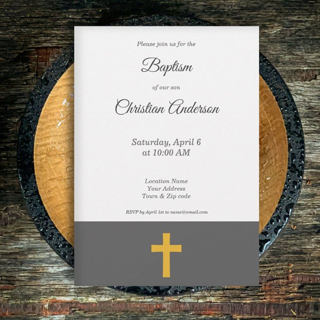 Simple, Noir avec une invitation à la croix d'or B (Black with a Gold Cross Baptism Invitation)