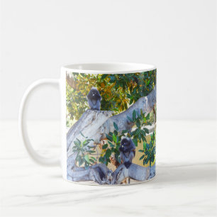 Singes de Langur Noir Manger, Café Mug