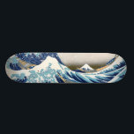 Skateboard 北 斎 grande vague au large de Kanagawa Hokusai<br><div class="desc">La Grande Vague au large de Kanagawa est une célèbre estampe en bois de l'artiste japonais Hokusai. Il a été publié en 1832 (période Edo) comme le premier dans la série de Hokusai 36 Vues du Mont Fuji et est son oeuvre la plus célèbre. Il représente une énorme vague de...</div>