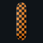 Skateboard À damiers classique (à damiers) orange et noir<br><div class="desc">Motif de à damiers orange et noir (à damiers)</div>
