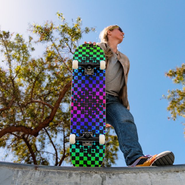 Skateboard à damiers Twist par Kenneth Yoncich (Extérieur 1)