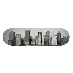 Skateboard abaissez l'horizon de Manhattan, New York City