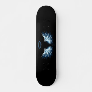 Skateboard Ailes d'angle brillant bleu sur arrière - plan noi