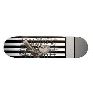 Skateboard Alice dans la grunge de chevalier blanc du pays