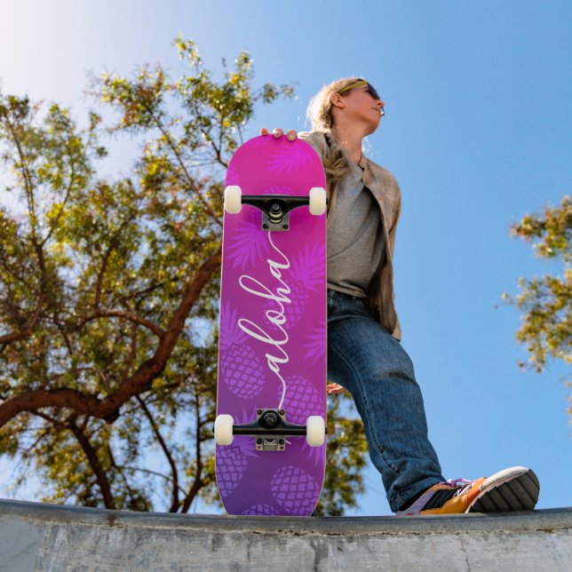 Skateboard Aloha, cool typography purple pink pineapple ombre (Extérieur 1)