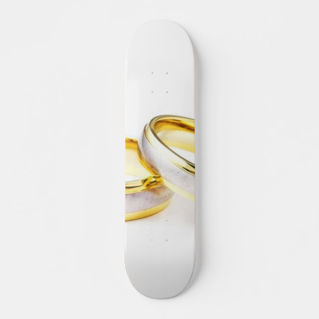 Skateboard Anneaux de mariage d'or sur l'arrière - plan blanc (Devant)