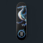 Skateboard *~* AP88 Feu de dragon métallique élémentaire<br><div class="desc">(Code de recherche AP88 pour trouver des articles similaires ) Transfert facile vers d'autres produits Zazzle. DRAGON Élément Élémentaire avec ANNEAU de FEU / FLAMES / FLAME et MONOGRAMME INITIAL pour votre nom - Conserver ou modifier ou supprimer le texte. Cette Fierce Popular skateboard de tendance chinoise style personnalisé pro...</div>
