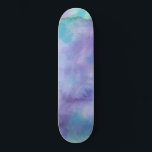 Skateboard Aquarelle Abstraite violet violet violet vert Turq<br><div class="desc">Ce design moderne et artistique est parfait pour la femme branchée et élégante. Il présente un art abstrait d'aquarelle violet peint à la main et vert de Montréal. Il est artistique, girly, joli, cool et original. Stylisez avec cette aquarelle, peinte à la main par l'artiste de La Femme, Rachel Matheney....</div>