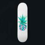 Skateboard Aquarelle d'ananas au sirop moderne et brillant<br><div class="desc">Aquarelle d'ananas au sirop moderne et brillante peinte à la main de rose vif,  de turquoise et de vert</div>