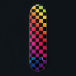 Skateboard Arc-en-ciel et noir, nom et texte<br><div class="desc">Reposez-vous avec cet arc-en-ciel et les dameurs noirs imprimer skateboard. Complétez avec votre nom ou votre texte.</div>