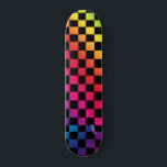 Skateboard Arc-en-ciel et noir, nom et texte<br><div class="desc">Reposez-vous avec cet arc-en-ciel et les dameurs noirs imprimer skateboard. Complétez avec votre nom ou votre texte.</div>