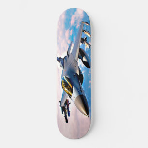 Skateboard Art de F-16 survolant les nuages