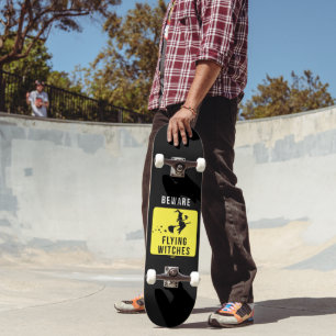 Skateboard ATTENTION SORCIÈRES VOLANTES drôle d'Halloween