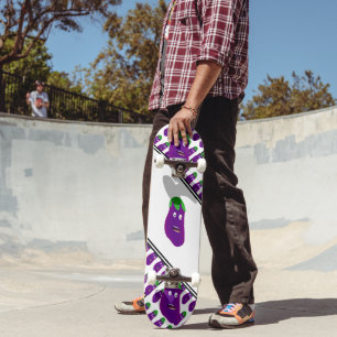 Skateboard Aubergine surprise par Kenneth Yoncich
