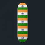Skateboard avec drapeau de l'Inde<br><div class="desc">Montrez votre style et votre fierté culturelle grâce à notre planche à roulettes vibrante avec le drapeau de l'Inde! Ce skateboard de haute qualité est parfait pour les coureurs qui veulent express leur admiration pour la culture indienne tout en appréciant le plaisir du patinage. Les couleurs frappantes du drapeau indien...</div>
