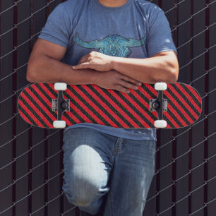 Skateboard Bandes diagonales noires et rouges minces