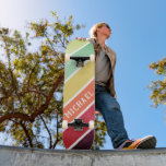 Skateboard Bandes rétro Cool de nom personnalisé<br><div class="desc">Nom personnalisé Cool Retro Stripes Skateboard vous propose votre nom personnalisé dans la typographie blanche moderne sur bandes bordeaux, rouges, oranges et vertes rustiques. Personnalisez en modifiant le texte dans la zone de texte fournie. Offrez un cadeau personnalisé, un skateboard personnalisé à votre skateboarder préféré pour Noël, anniversaire ou votre...</div>