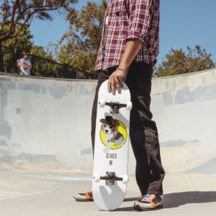 SKATEBOARD BEAGLE PUPPY DOG IN COWBOY CASQUETTE CARTOON NOM D