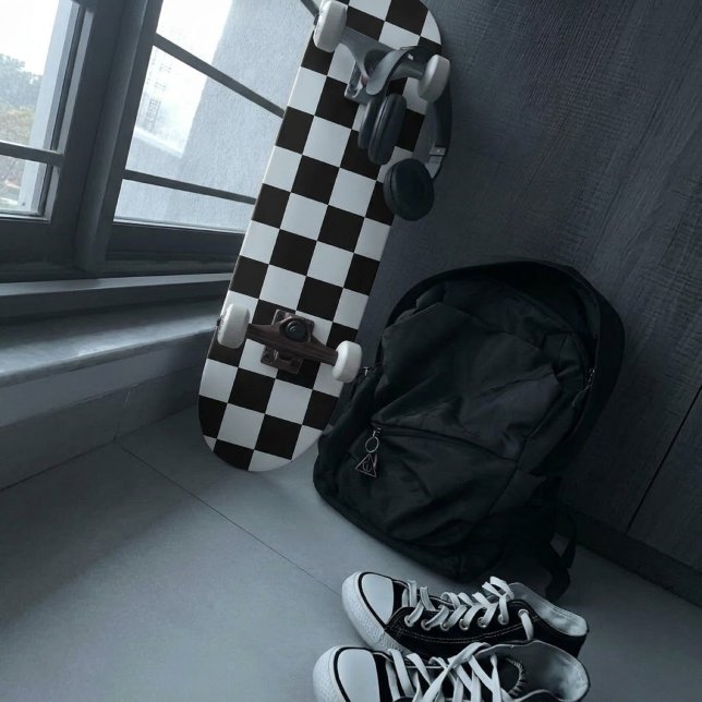 Skateboard Blanc et Noir à Damier (Créateur téléchargé)
