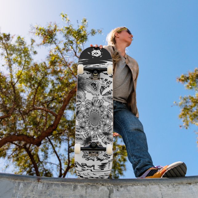 Skateboard Blanc noir cool (Extérieur 1)