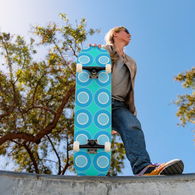 Skateboard Bleu Avec Remplissage Sur Turquoise (Extérieur 1)
