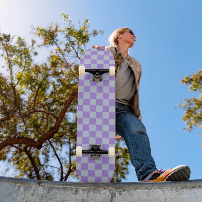 Skateboard Bleu doux et À damiers lavande (Extérieur 1)