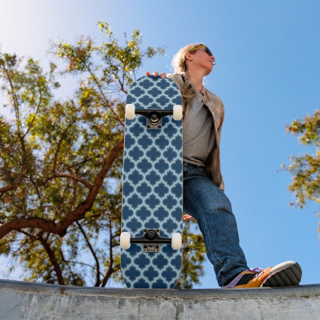 Skateboard Bleu et Bébé Bleu Trellis, treillis, Quatrefoil (Extérieur 1)