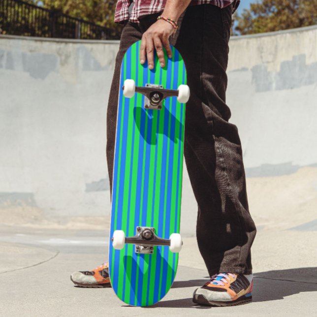 Skateboard Blue Green Stylish Stripes Pattern Design  (Créateur téléchargé)