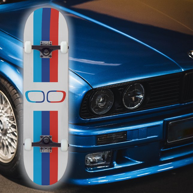 Skateboard BMW M rayures et des reins fan art, blanc (A modern, stylish fan-art for car lovers, the BMW kidneys with the enigmatic blue and red stripes.)