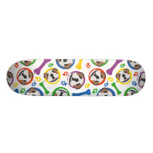 Skateboard Bouledogue anglais coloré et espiègle