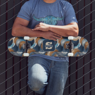 Skateboard Brosses Abstraites bouclés en bleu, blanc et Brown