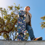 Skateboard cacahuètes en Motif de fleurs<br><div class="desc">Jetez un oeil à ce design super mignon avec Snoopy,  Woodstock,  Charlie Brown & Lucy dans un motif floral coloré.</div>