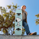 Skateboard cacahuètes | Snoopy<br><div class="desc">Snoopy est l'adorable beagle de Charlie Brown dans la bande dessinée Peanuts de Charles M. Schulz. Découvrez ce joli dessin de cacahuètes avec ce chien adorable.</div>