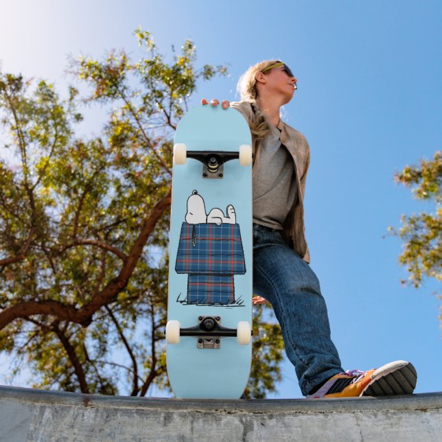 Skateboard cacahuètes | Snoopy Plaid Flannel Holiday Dog Hous (Extérieur 1)