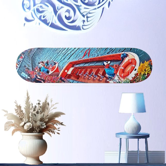 Skateboard Canal Voilier Bateau Eau calme Paysage Peinture Ar (Canal Boat in Still Water Scene Painting Abstract Skateboard)