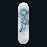 Skateboard *~* Catcher de rêve chamanique de la tribu des Boh<br><div class="desc">* Western BOHO American Watercolor Abstrait Dream Catcher Journey with nice Feathers as a Shamanic symbole for a Native American Spiritual Healer or BOHEMIAM design. * * *** Les couleurs sont principalement DENIM profond et SLATE BLEU sur BLANC. Ce design ésotérique populaire boho créatif abstrait attrapeur de rêve moderne et...</div>