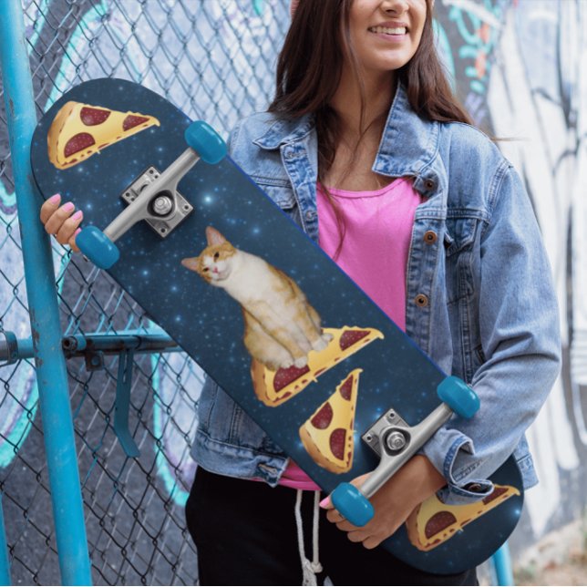 SKATEBOARD CHAT ET PIZZA DANS LE SKATEBOARDS SPATIAL (Créateur téléchargé)
