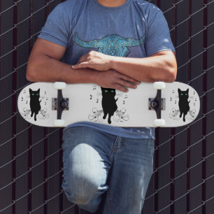 Skateboard Chat noir entouré de notes de musique murmurantes