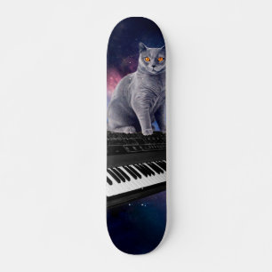Skateboard Chat sur synthétiseur dans l'espace