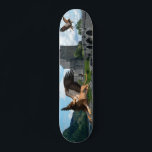 Skateboard Château médiéval animal mythologique de Griffin<br><div class="desc">Cette conception peut être personnalisée en choisissant l'option customiser pour ajouter du texte ou apporter d'autres modifications. Si ce produit a la possibilité de transférer la conception à un autre article, veuillez vous assurer d'ajuster la conception en fonction des besoins. Communiquez avec moi à colorflowcreations@gmail.com si vous désirez obtenir ce...</div>