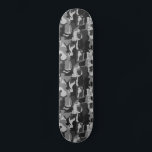 Skateboard Chats Camouflés Gris Motif Chats Kitty Gris Camo<br><div class="desc">Amoureux des chats Skateboard. Motif de camouflage gris avec chats et chatons mignons,  drôles et cool. Visitez le Doodle World de Jenn pour encore plus de produits avec ce design original de chats,  ainsi que plus de cadeaux thématiques pour animaux de compagnie.</div>