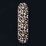 Skateboard Cheetah - Motif Leopard<br><div class="desc">Cheetah ou motif animal tacheté léopard blanc et d'or. Le Poster de animal Big Cat utilise des feuilles d'or et d'un style faux moderne. Le Cheetah Print fait un grand cadeau pour une fête sauvage.</div>