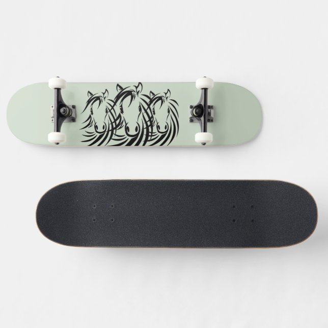 Skateboard Cheval noir sur vert (Horz)