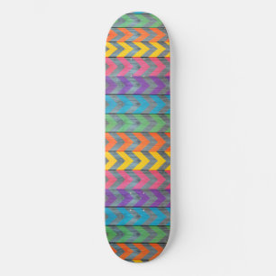 Skateboard Chevron Motif On Wood Texture par Shirley Taylor
