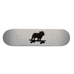 Skateboard Chien anglais faisant de la planche à roulettes de