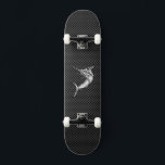 Skateboard Chromes Style Marlin on Carbon<br><div class="desc">Un chrome argenté comme le poisson de marlin applique sur un décor arrière - plan de style fibre de carbone. Un cadeau marin moderne et osé. Utilisez le lien "Message" pour nous contacter avec vos demandes de design spécial ou pour obtenir de l'aide pour répondre à vos besoins de personnalisation....</div>