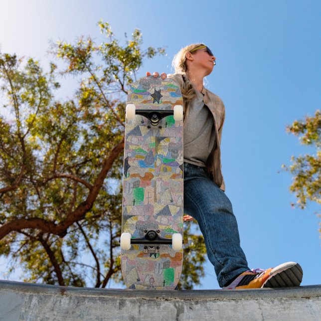 Skateboard Circuler sous une étoile noire (Extérieur 1)